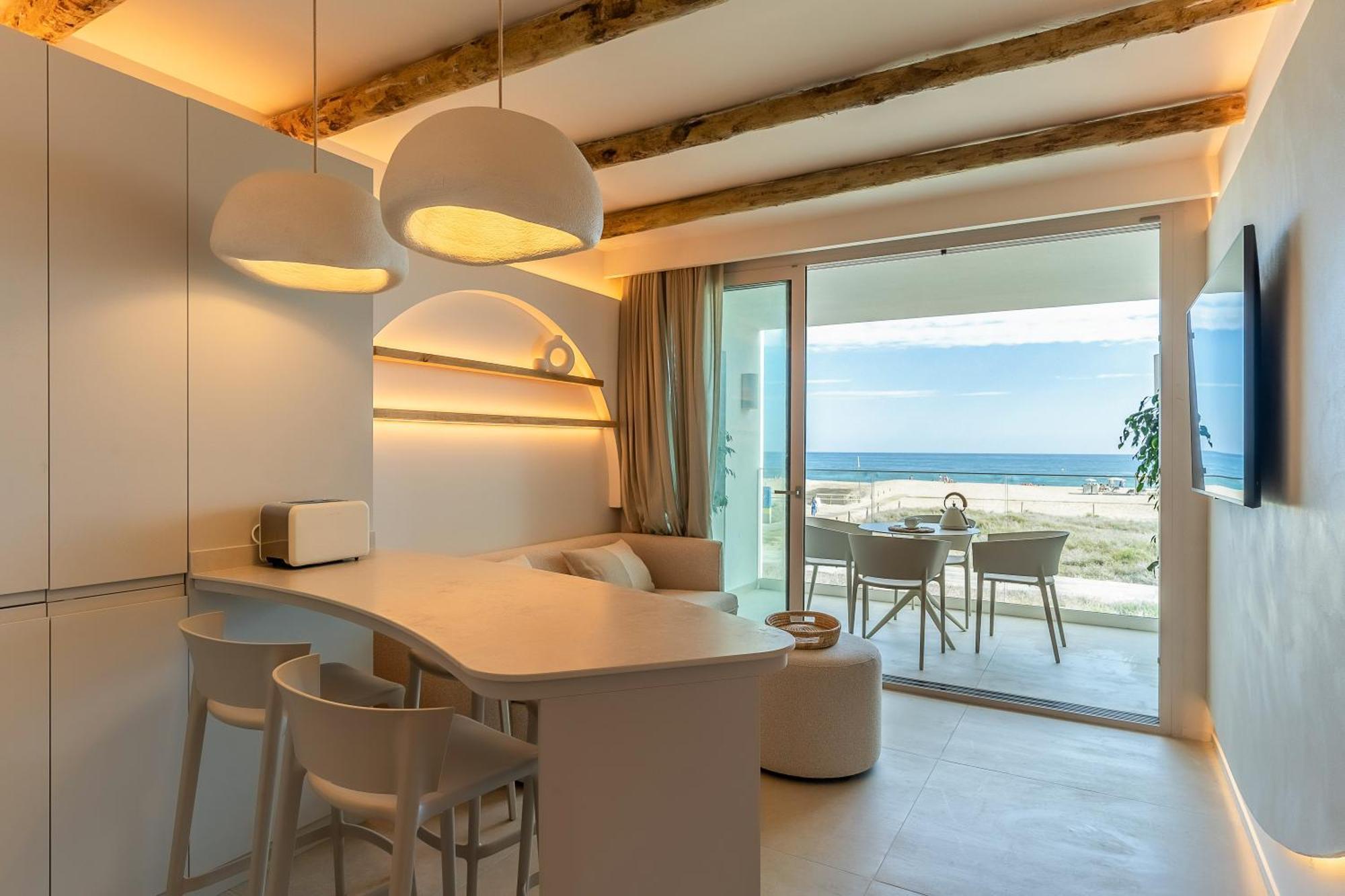 Apartamentos Azul Castelldefels Dış mekan fotoğraf