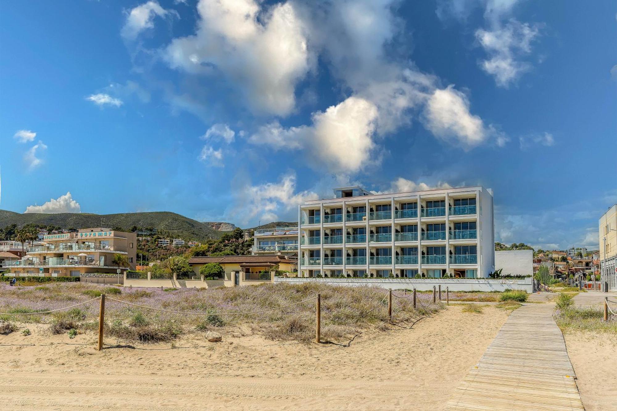 Apartamentos Azul Castelldefels Dış mekan fotoğraf